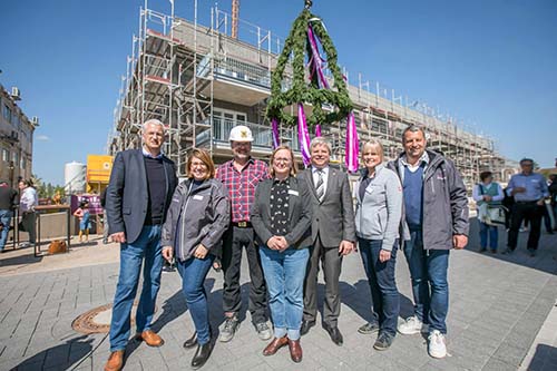 Das Team DER WOHNKOMPANIE Nord beim Richtfest von Constanze.